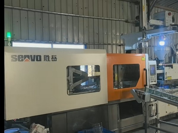 勝沃注塑機PET機器收納盒產(chǎn)品現(xiàn)場