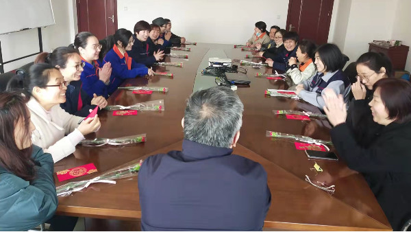 關(guān)愛婦女，溫暖同行——“三.八”婦女節(jié)公司為女職工發(fā)放節(jié)日慰問品